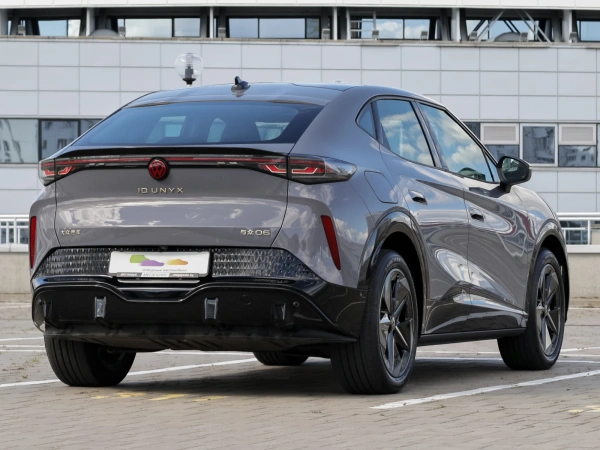 2025 Volkswagen ID.Unyx 06