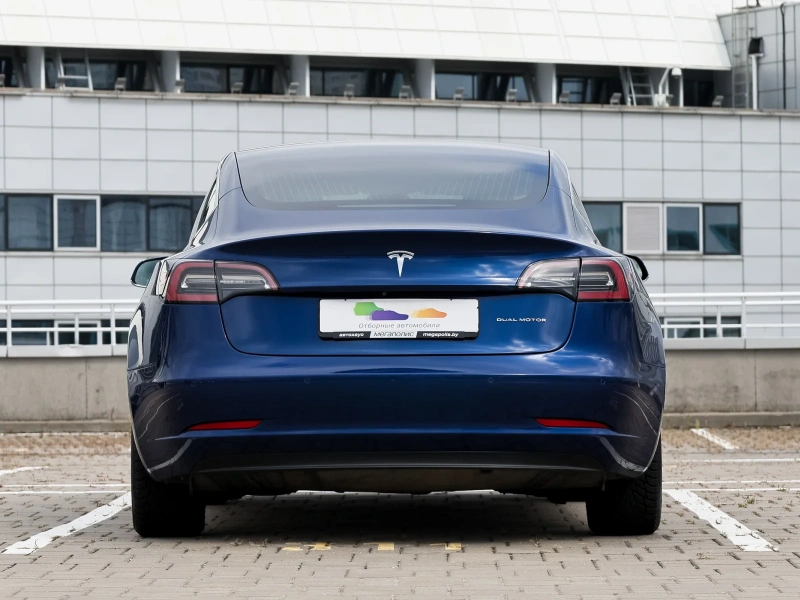  Tesla Model 3