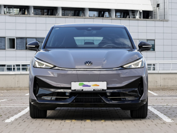 Volkswagen ID.Unyx 06
